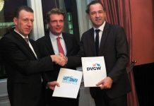 DVGW und DWV unterzeichnen Kooperationsvereinbarung v.l.n.r.: W. Diwald (DWV), Staatssekretär Th. Bareiß (BMWi), G. Linke (DVGW)